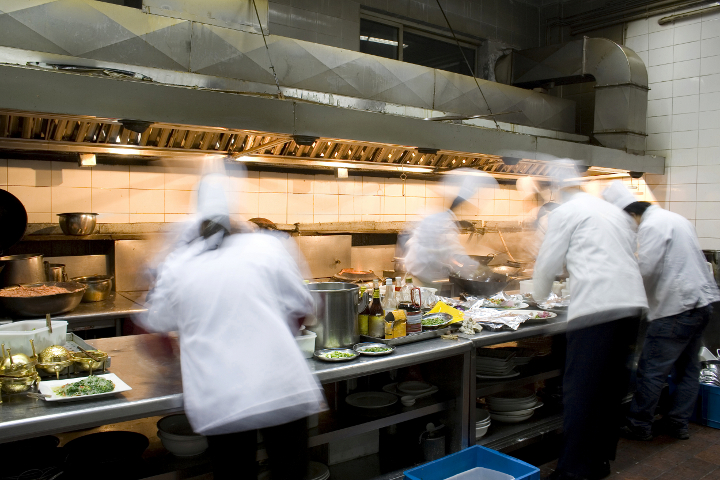 Nová legislativa od 1. 1. 2015 | kuchaři v restauraci